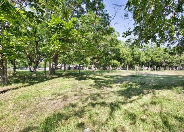 Property at 117 Settlement Dr, Fredericksburg, TX 78624
