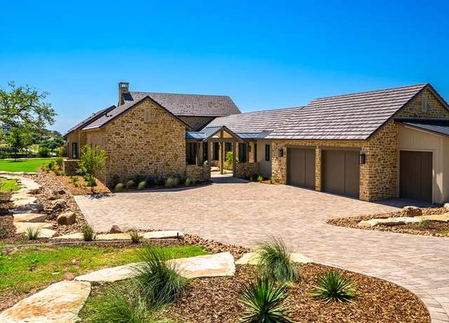 Property at 26 Lago Vista Dr, Fredericksburg, TX 78624, 4 beds, 4.5 baths
