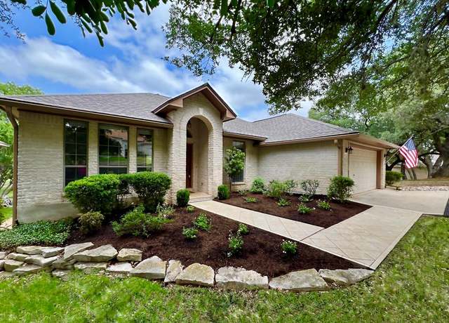 Property at 208 E Creekview Dr, Fredericksburg, TX 78624, 3 beds, 2 baths