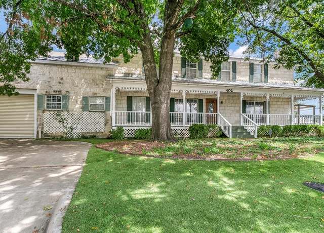 Property at 402 W San Antonio St, Fredericksburg, TX 78624, 4 beds, 4.5 baths