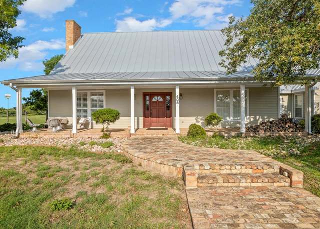 Property at 405 Frederick Rd, Fredericksburg, TX 78624, 5 beds, 4 baths