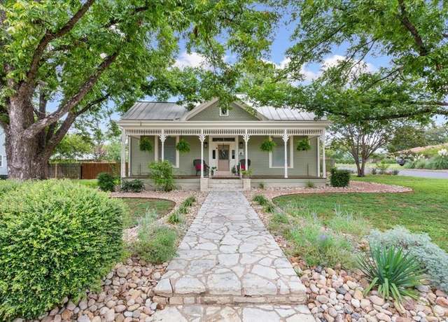 Property at 312 E College St, Fredericksburg, TX 78624, 4 beds, 3.5 baths