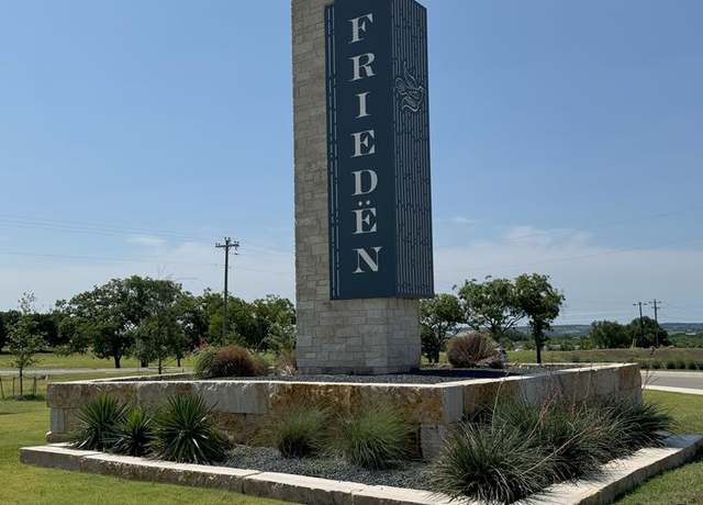 Property at 208 Interlaken St, Fredericksburg, TX 78624