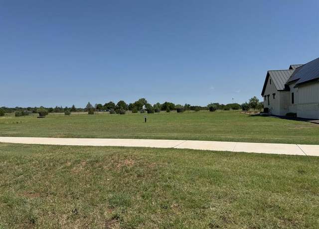 Property at 208 Interlaken St, Fredericksburg, TX 78624