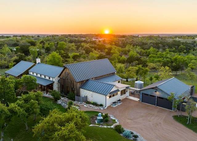 Property at 219 E Gran Vista Dr, Fredericksburg, TX 78624, 4 beds, 2.5 baths