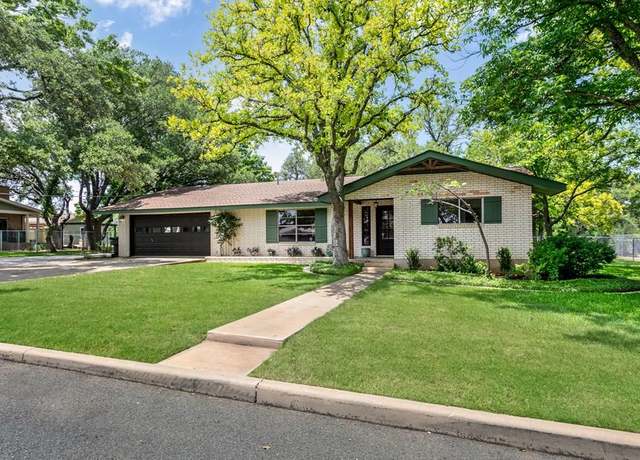Property at 108 Cristol Dr, Fredericksburg, TX 78624, 3 beds, 2.5 baths