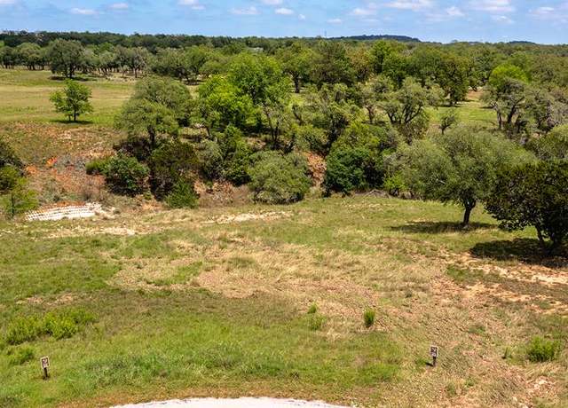 Property at 312 Oakview Ct, Fredericksburg, TX 78624
