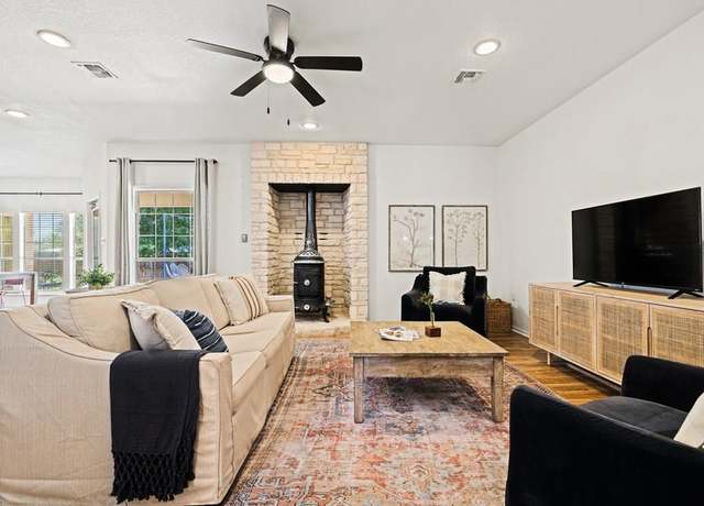 Property at 1006 Avenue C, Fredericksburg, TX 78624, 4 beds, 2 baths