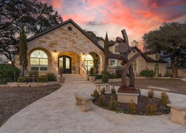 Property at 202 Beverly Dr, Fredericksburg, TX 78624, 3 beds, 3 baths