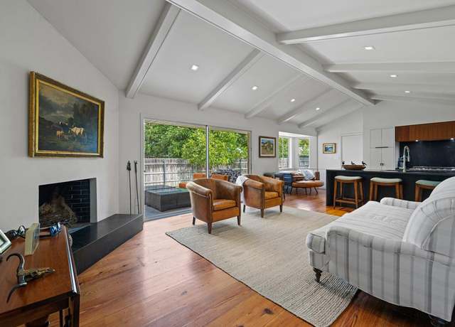 Property at 312 S Acorn St, Fredericksburg, TX 78624, 3 beds, 2.5 baths
