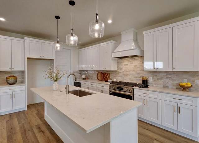 Property at 2049 Stone Mdw, Fredericksburg, TX 78624, 4 beds, 2.5 baths