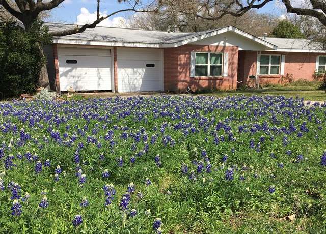 Property at 1206 Crenwelge Dr, Fredericksburg, TX 78624, 3 beds, 2 baths