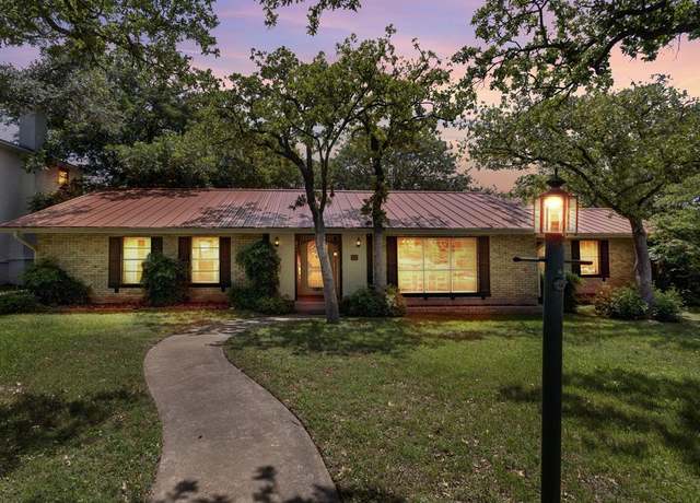 Property at 308 Tanglewood Dr, Fredericksburg, TX 78624, 4 beds, 2 baths