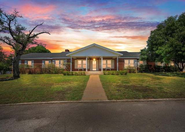 Property at 226 Harper Rd, Kerrville, TX 78028, 6 beds, 4.5 baths