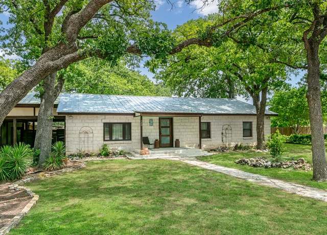 Property at 120 Oakhaven Ln, Fredericksburg, TX 78624, 2 beds, 2 baths