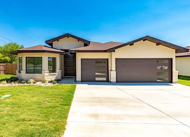 Property at 101 Madrona Ln, Fredericksburg, TX 78624, 4 beds, 2.5 baths