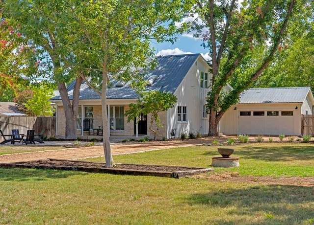 Property at 205 E Centre St, Fredericksburg, TX 78624, 2 beds, 2.5 baths