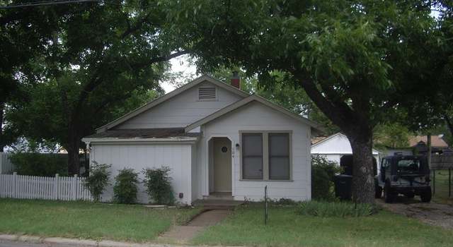 Photo of 104 N Olive St, Fredericksburg, TX 78624