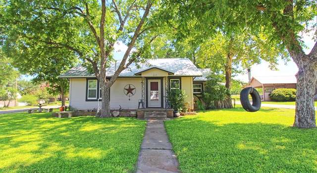 Photo of 217 E Rainey St, Mason, TX 76856