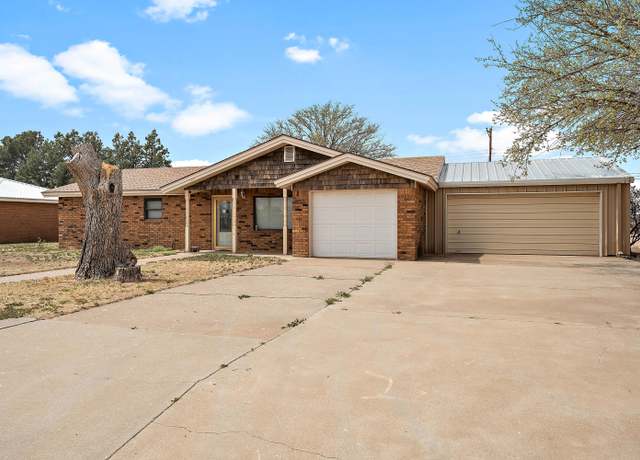 Property at 1207 Ave M, Seagraves, TX 79359, 3 beds, 2 baths