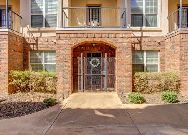 Property at 2111 Main St Apt 4, Lubbock, TX 79401, 3 beds, 3.5 baths