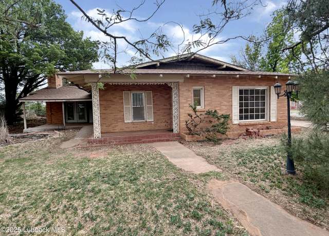 Property at 402 E Cardwell St, Brownfield, TX 79316, 3 beds, 3 baths