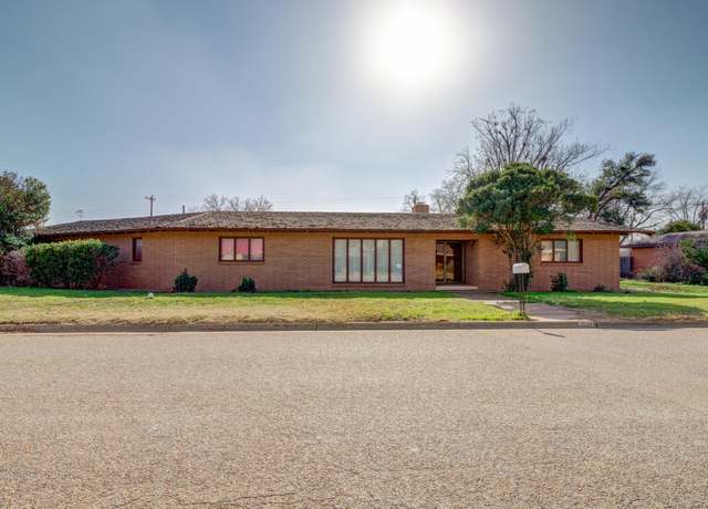 Property at 1701 N 7th St, Tahoka, TX 79373, 3 beds, 3 baths