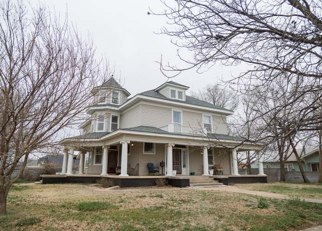 Property at 901 Denver, Plainview, TX 79072, 5 beds, 3 baths