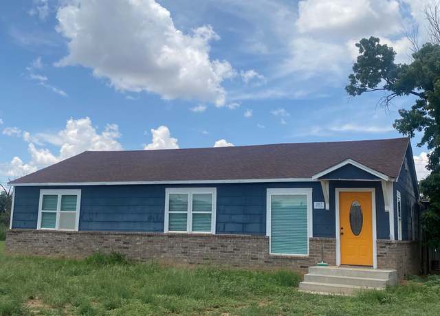 Property at 207 E 5th St, Sundown, TX 79372, 3 beds, 2 baths