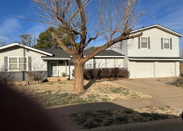 Property at 805 S Lons St, Brownfield, TX 79316, 3 beds, 3 baths