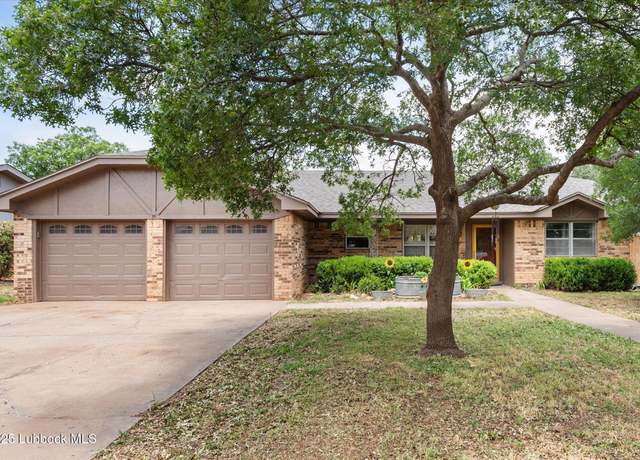 Property at 720 8th St, Wolfforth, TX 79382, 3 beds, 2 baths
