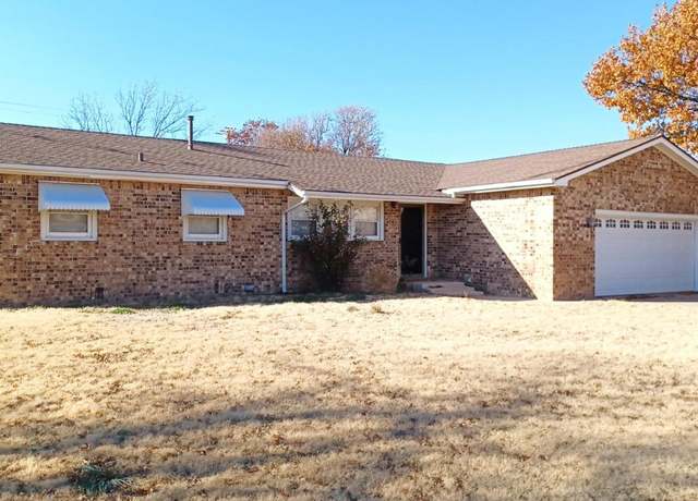 Property at 206 SW 7th St, Lockney, TX 79421, 3 beds, 2 baths