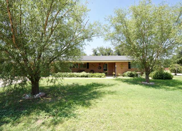 Property at 802 7th St, Wolfforth, TX 79382, 3 beds, 2 baths