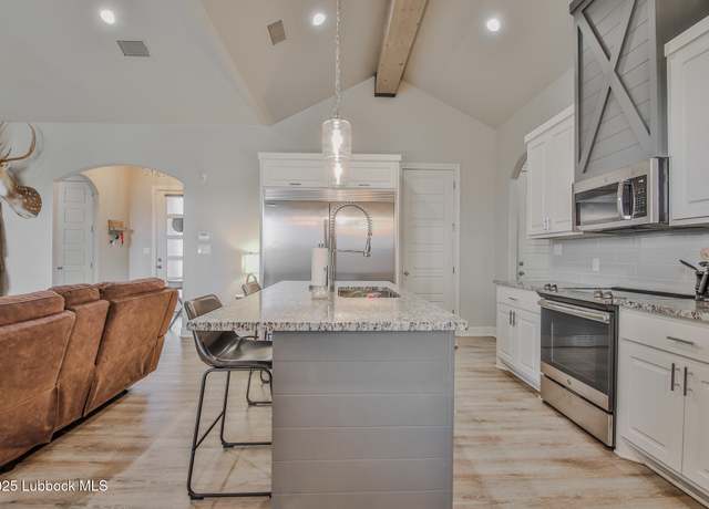 Property at 10315 Vernon Dr, Lubbock, TX 79423, 4 beds, 3 baths