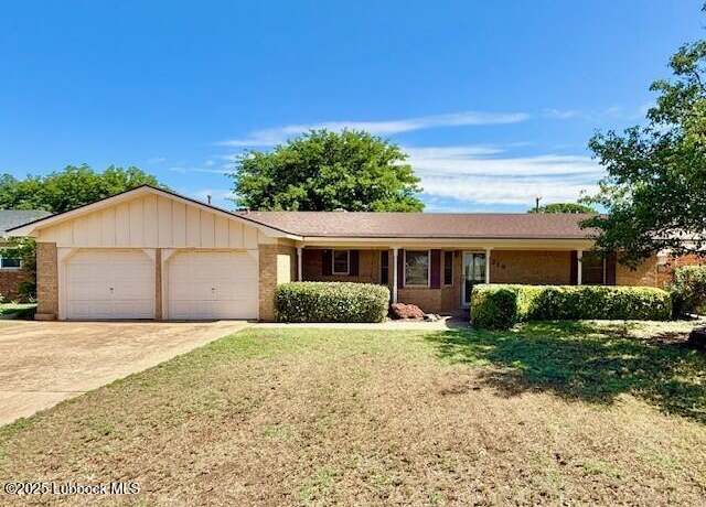 Property at 219 Cottonwood Ln, Levelland, TX 79336, 3 beds, 2 baths