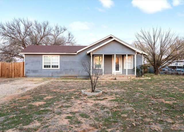 Property at 913 S Hockley Ave, Sundown, TX 79372, 3 beds, 2 baths