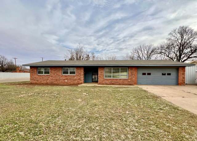 Property at 1606 E Cardwell St, Brownfield, TX 79316, 3 beds, 2 baths