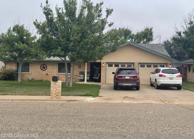 Property at 810 N Sherman Ave, Levelland, TX 79336, 3 beds, 2 baths