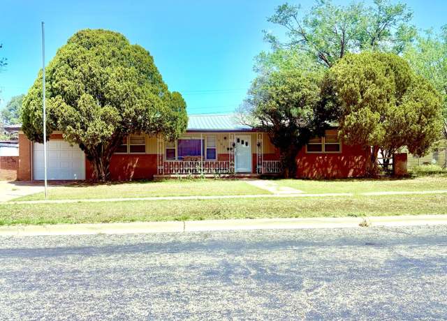 Property at 707 E Tate St, Brownfield, TX 79316, 3 beds, 2.5 baths