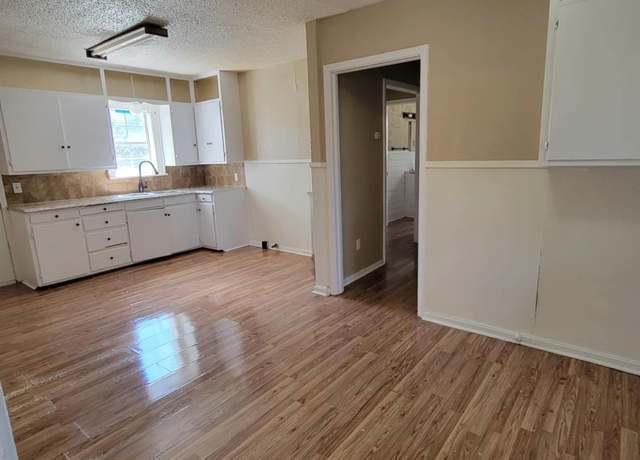 Property at 1915 27th St, Lubbock, TX 79411, 4 beds, 2 baths