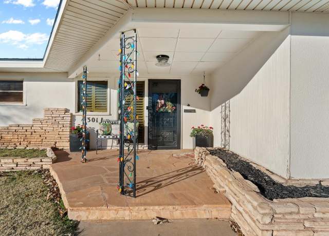 Property at 1301 E Buckley St, Brownfield, TX 79316, 3 beds, 2 baths