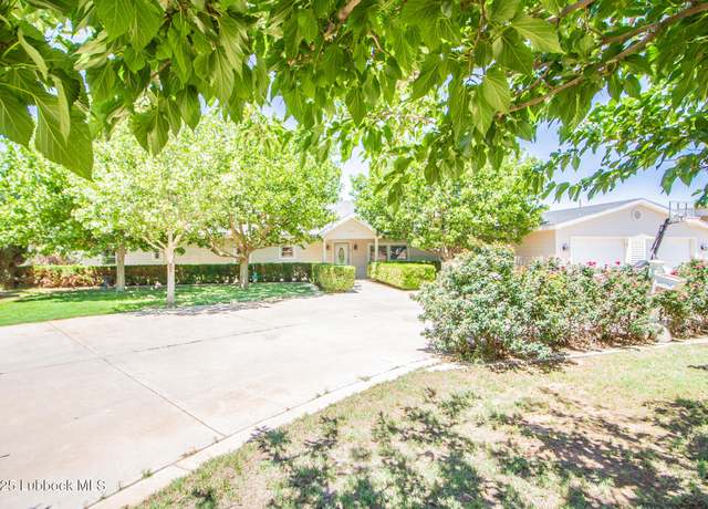 Property at 1319 N Cedar St, Brownfield, TX 79316, 5 beds, 3.5 baths