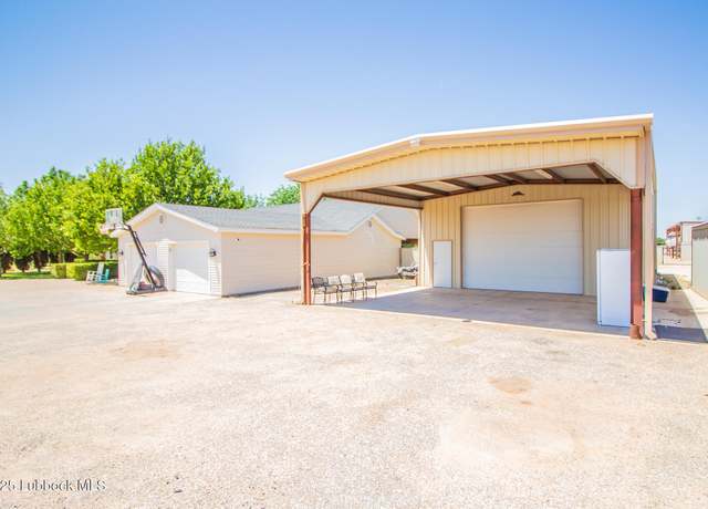 Property at 1319 N Cedar St, Brownfield, TX 79316, 5 beds, 3.5 baths
