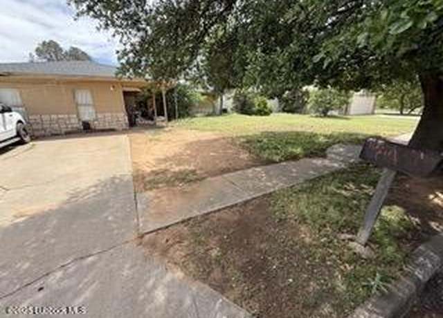 Property at 2311 77th Pl, Lubbock, TX 79423, 3 beds, 2 baths