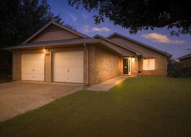 Property at 805 S 23rd St, Slaton, TX 79364, 3 beds, 2.5 baths