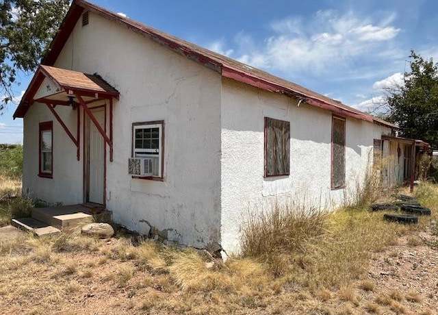 Property at 610 N Ralls Rd, Post, TX 79356, 3 beds, 1 bath