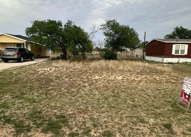 Property at 430 S 2nd St, Slaton, TX 79364