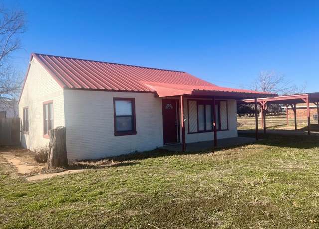 Property at 1692 Avenue S, Levelland, TX 79336, 4 beds, 2 baths