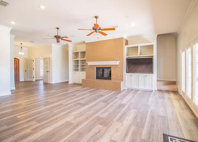 Property at 6107 Private Rd 6470, Lubbock, TX 79416, 4 beds, 3.5 baths
