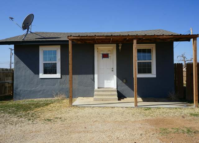 Property at 805 S 4th St, Slaton, TX 79364, 3 beds, 2 baths